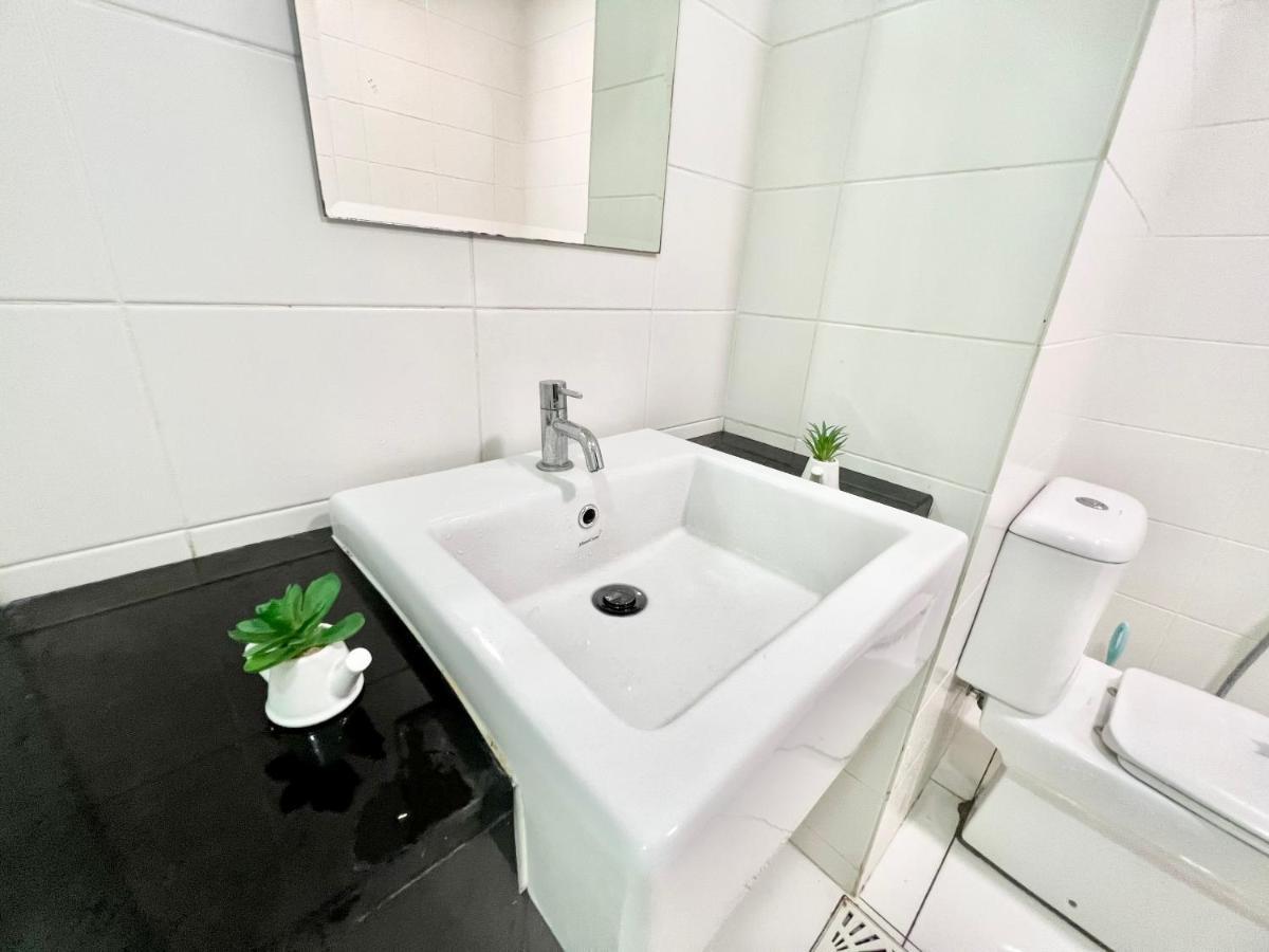 1-4 pax Cozy Studio [TV Box] Pool 100mps Wifi 3 bed Setia Alam Zewnętrze zdjęcie